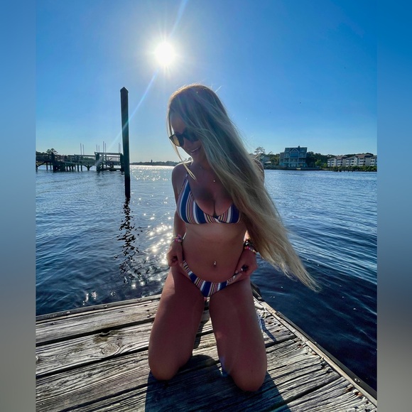 Meet your Posher, Kayla!❤️ - Picture 2 of 3